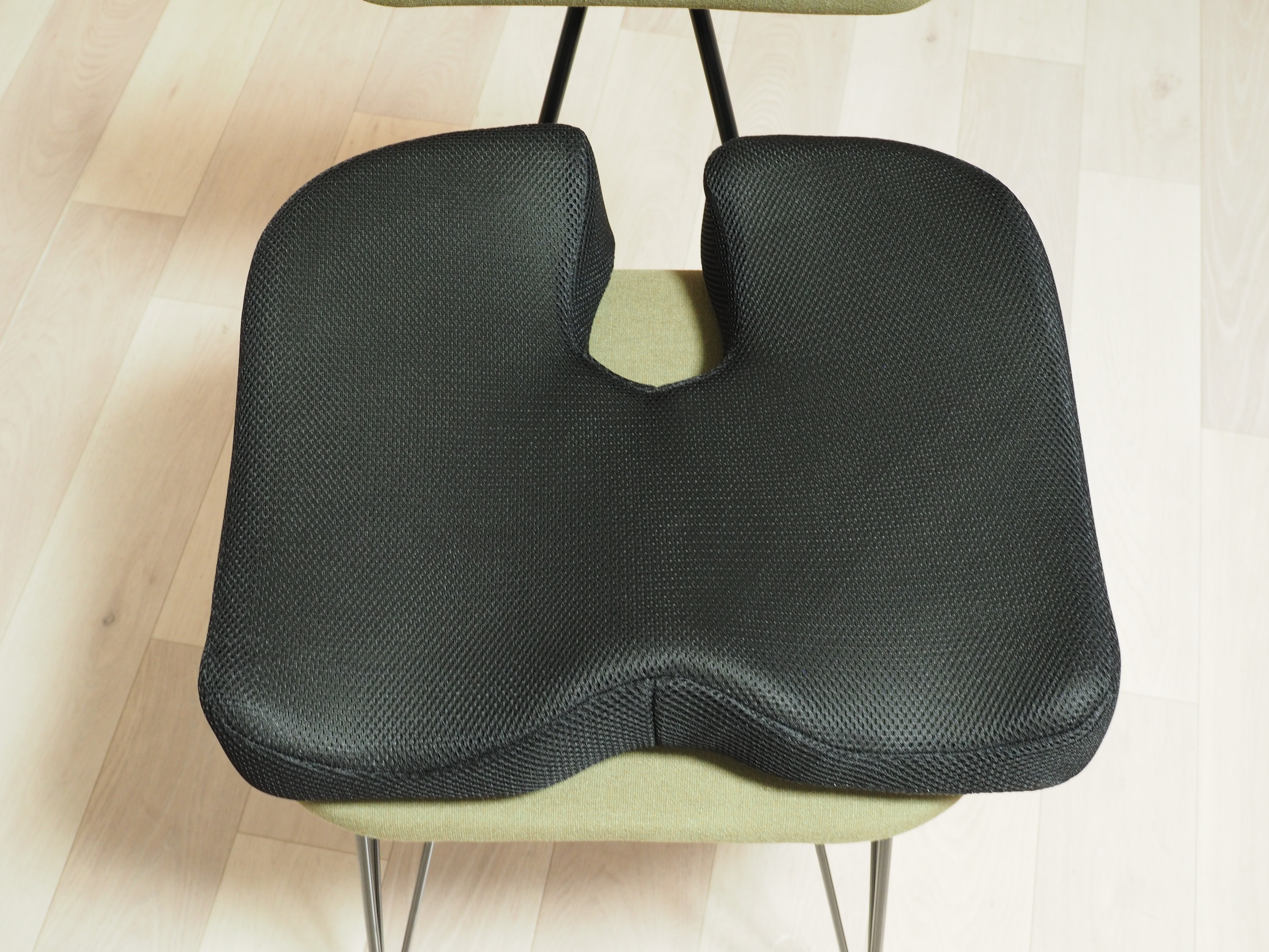 椅子の腰痛対策にAmazonの人気クッションが最高の座り心地[レビュー] |